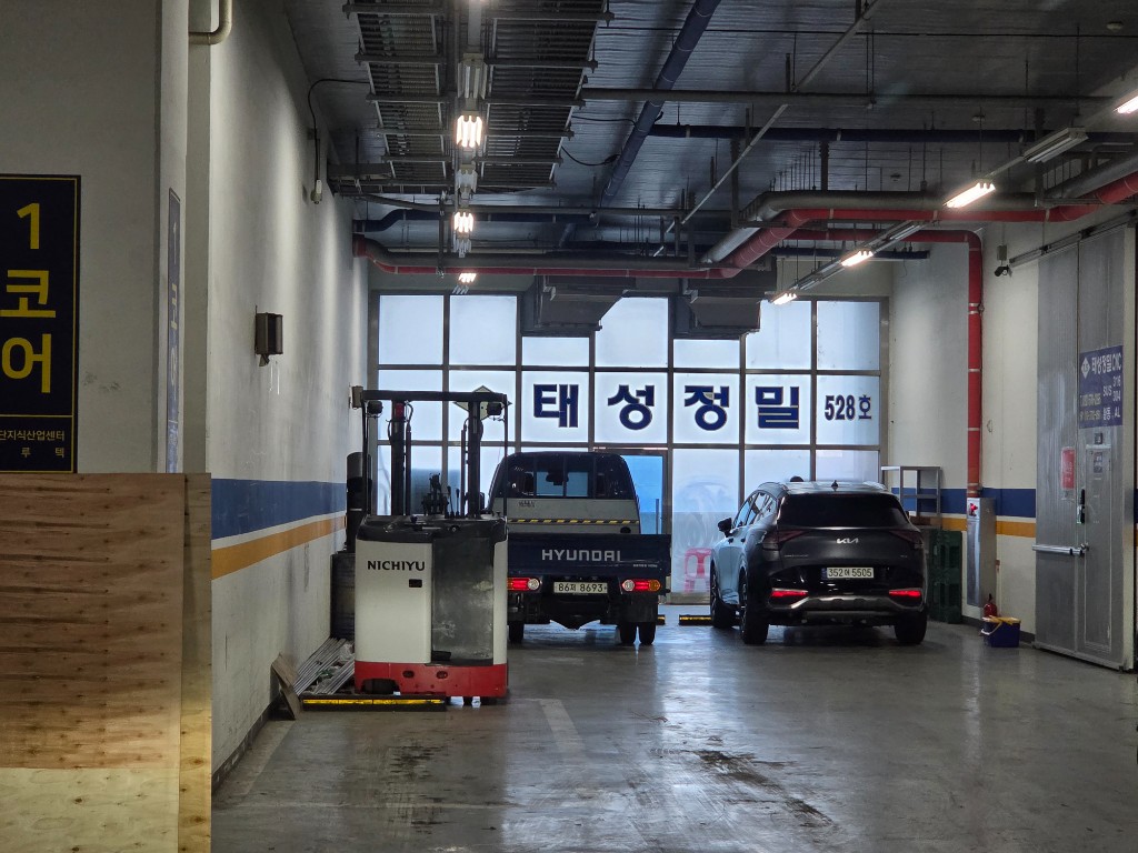 태성정밀 간판이 보이는 곳까지 와서 좌회전